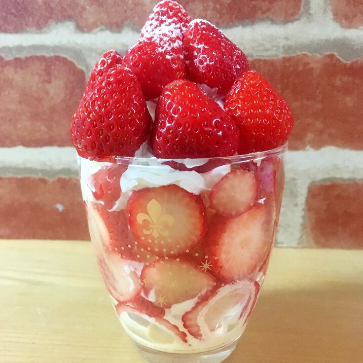 おうちdeかんたん山もりいちごパフェ レシピ 作り方 By Cherry05 楽天レシピ